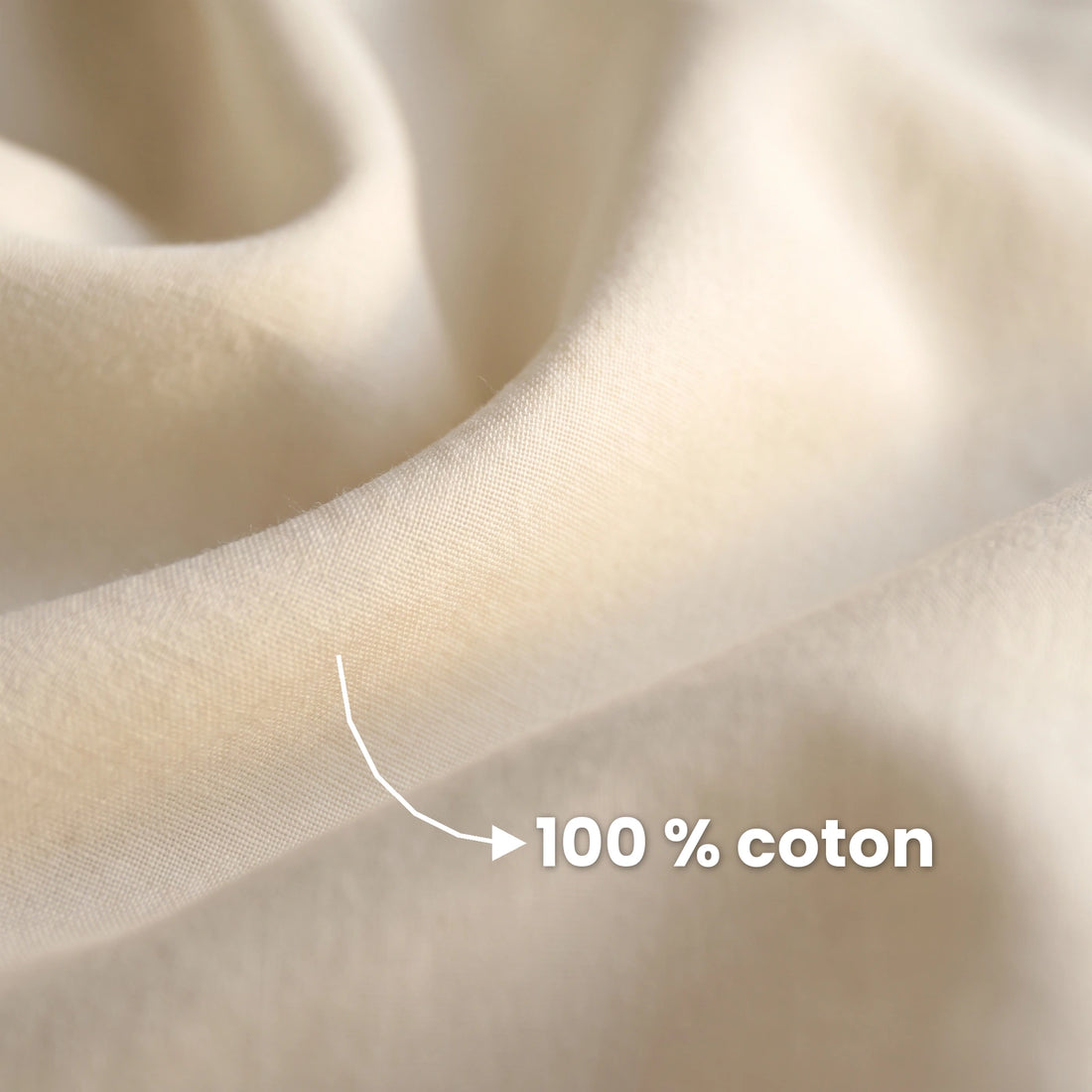 Gros plan sur le tissu de coton doux de la housse, avec la mention « 100 % coton »