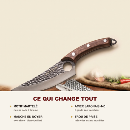 Caractéristiques du couteau Verudia : motif martelé, acier japonais 440, manche en noyer, trou de prise